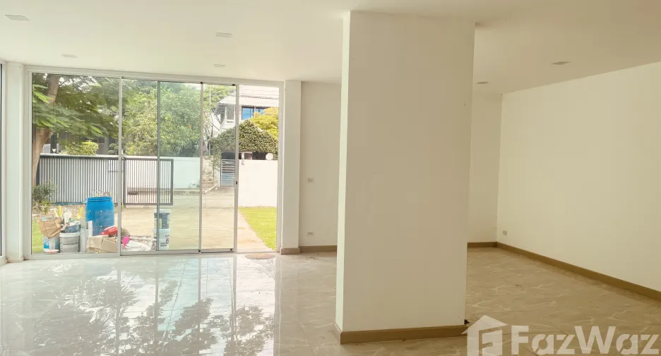 À louer 4 chambres maison à Mueang Pathum Thani, Pathum Thani