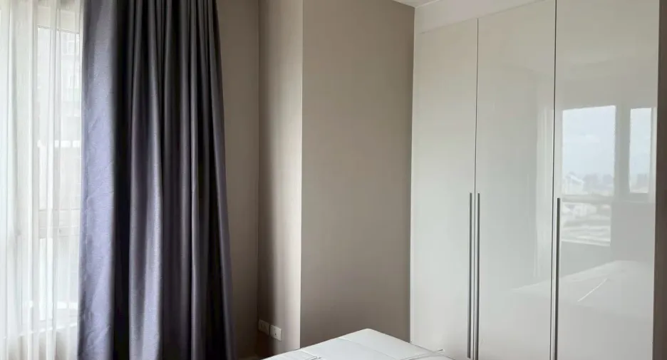 For rent 3 bedrooms condo in Huai Khwang, Bangkok