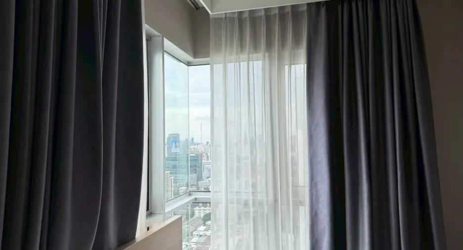 For rent 3 bedrooms condo in Huai Khwang, Bangkok