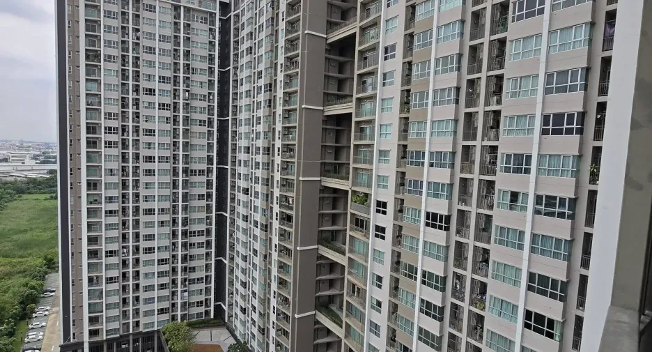 For rent 2 bedrooms condo in Huai Khwang, Bangkok