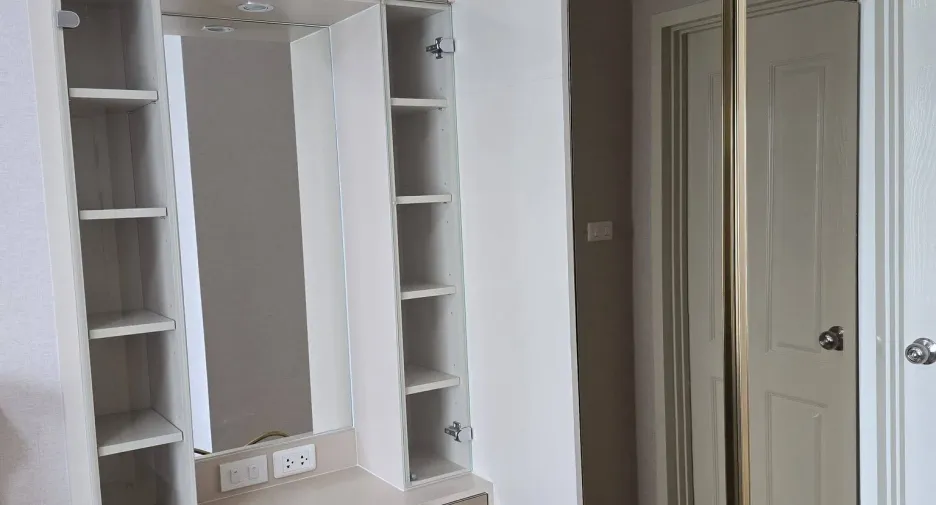 For rent 2 bedrooms condo in Huai Khwang, Bangkok