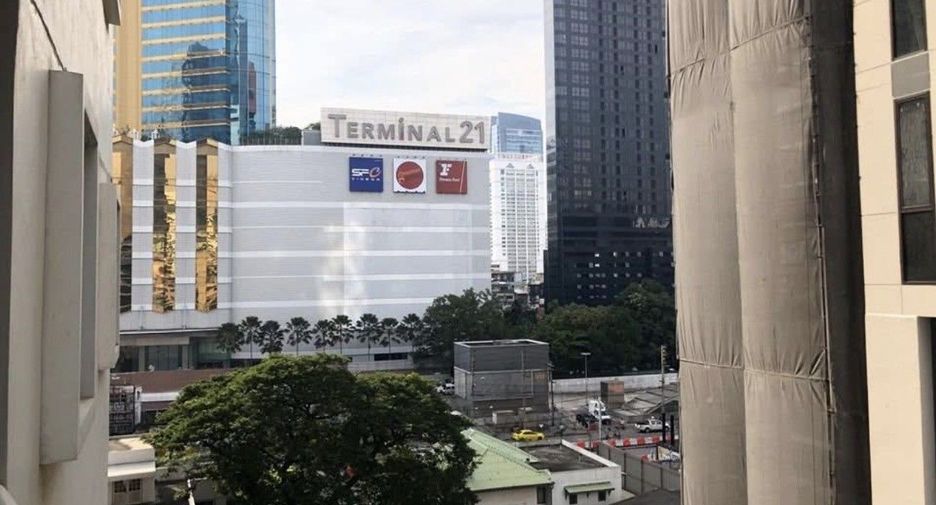 For rent 2 bedrooms condo in Khlong Toei, Bangkok
