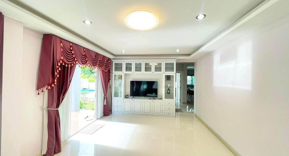 For sale and for rent 6 bedrooms villa in San Sai, Chiang Mai