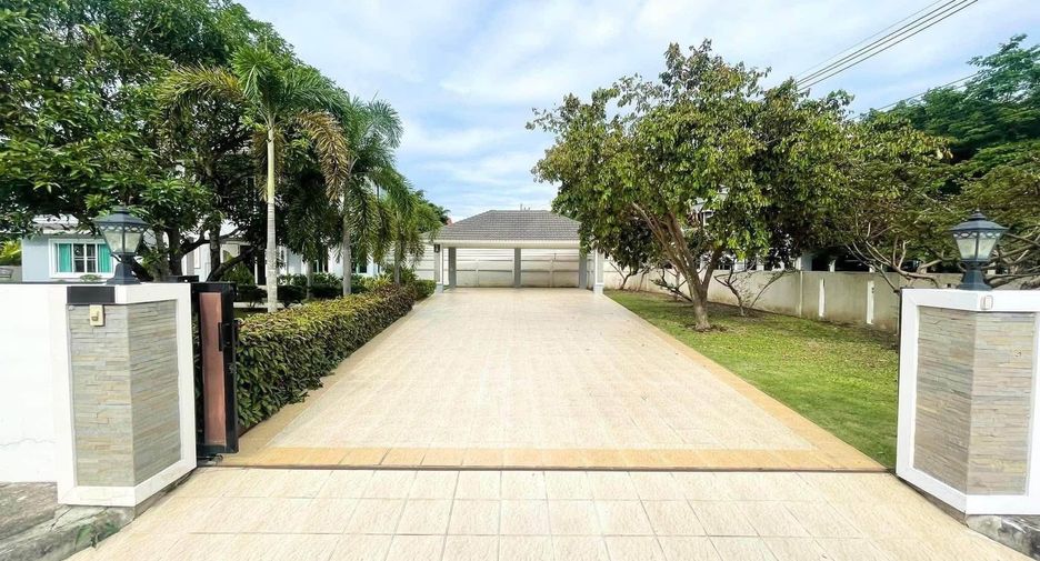 For sale and for rent 6 bedrooms villa in San Sai, Chiang Mai