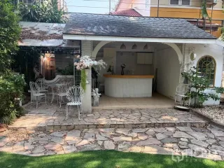 Haus zur Miete mit 1 Zimmer in Phra Khanong, Bangkok