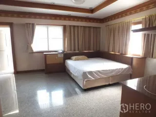 Аренда 4 спальни дом в Сатхон, Бангкок