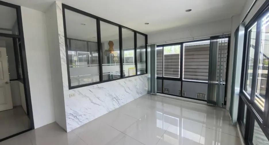 出租 仓库 在 Bang Sao Thong, Samut Prakan