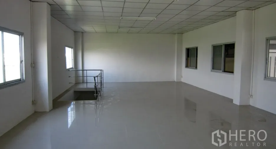 出租 仓库 在 Bang Sao Thong, Samut Prakan