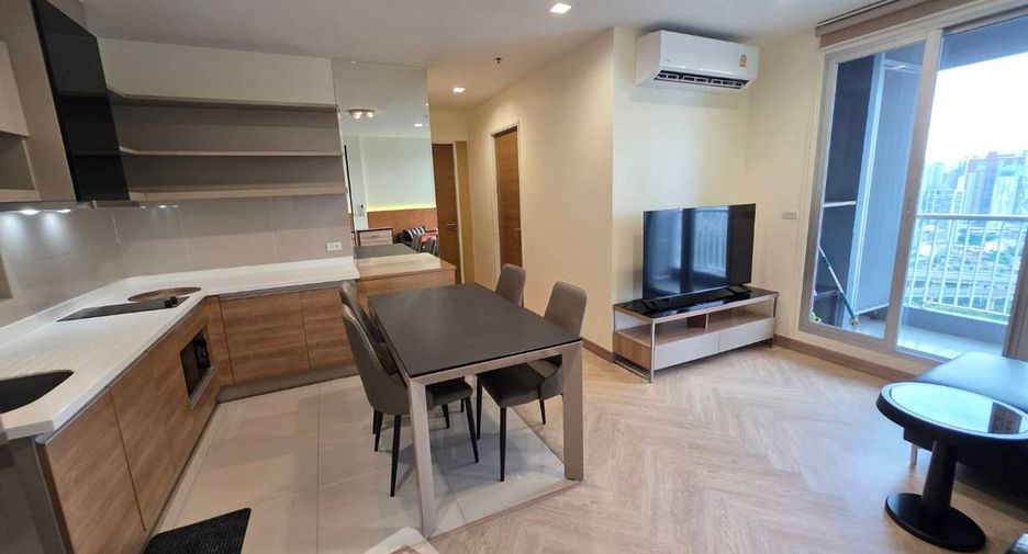For rent 2 bedrooms condo in Phra Khanong, Bangkok