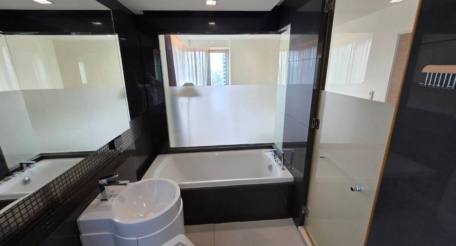 For rent 2 bedrooms condo in Phra Khanong, Bangkok