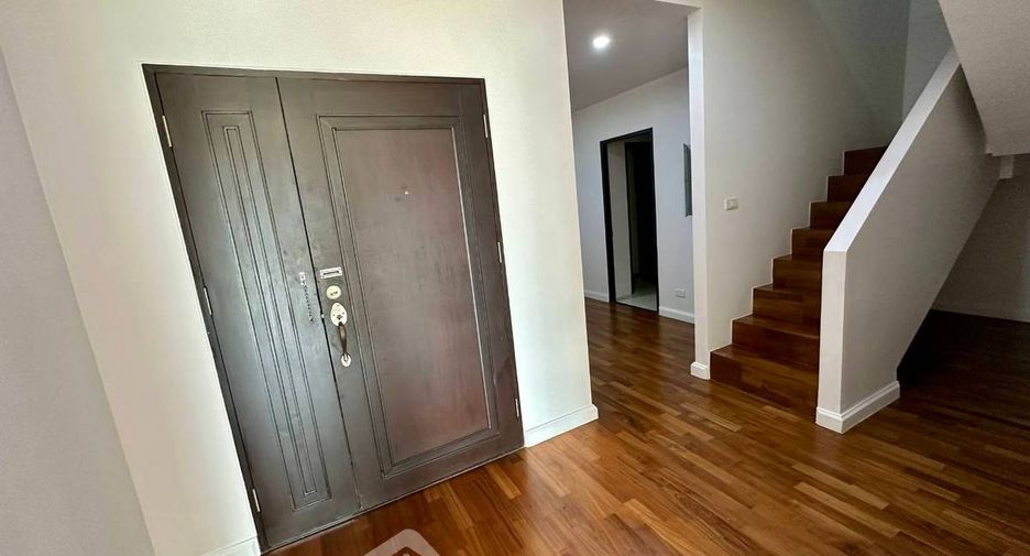 Аренда и продажа 3 спальни кондо в Щаттхана, Бангкок