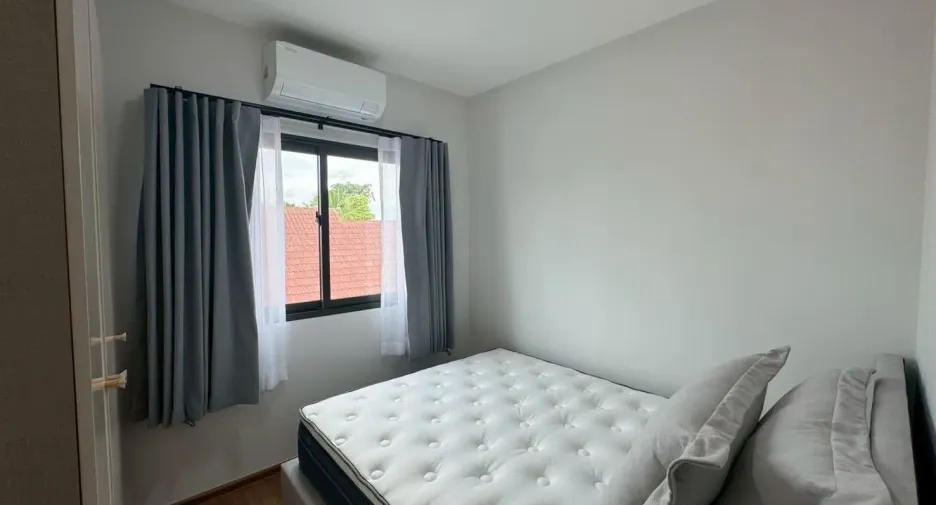 Casa en alquiler de 3 habitaciones en Bang Phli, Samut Prakan