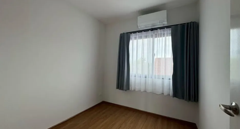 Casa en alquiler de 3 habitaciones en Bang Phli, Samut Prakan