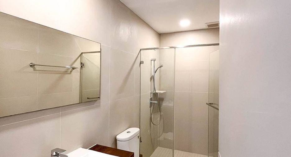 Casa adosada en venta de 3 habitaciones en Suan Luang, Bangkok