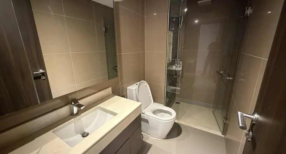 Condo en alquiler de 2 habitaciones en Khlong Toei, Bangkok