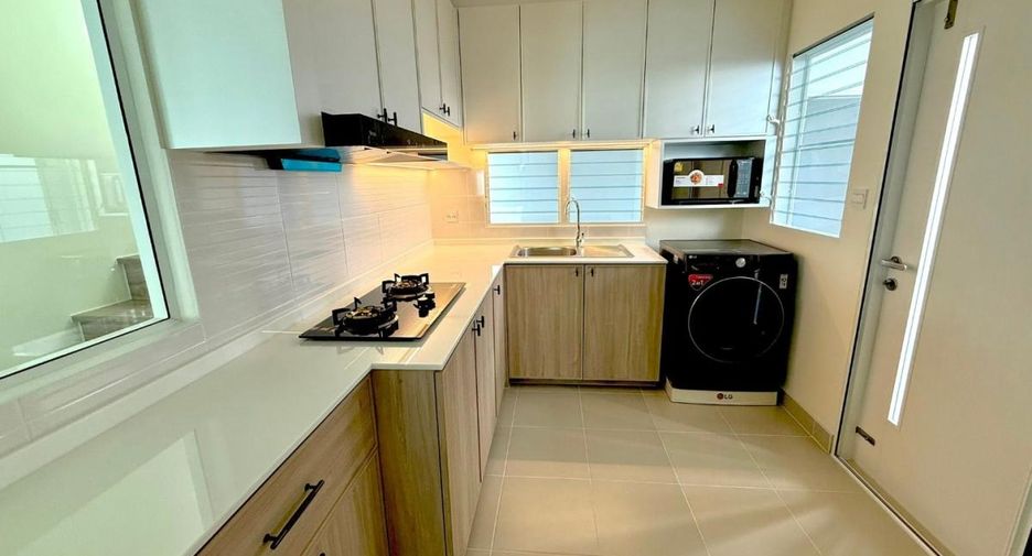 Haus zur Miete mit 4 Zimmer in Bang Phli, Samut Prakan
