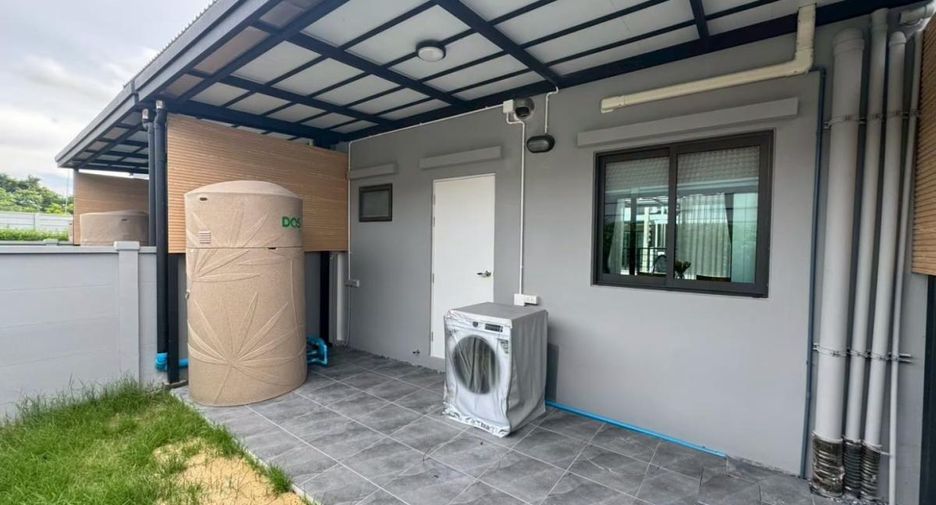 Casa adosada en alquiler de 3 habitaciones en Bang Phli, Samut Prakan