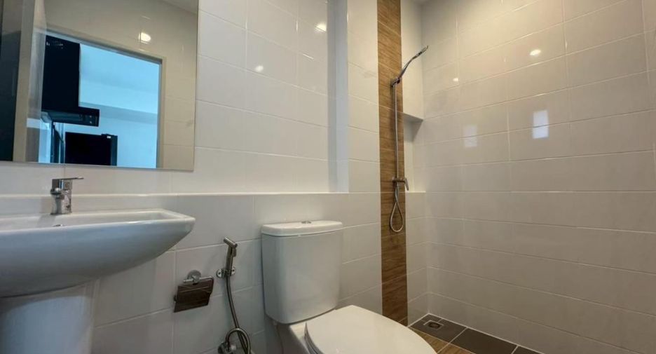 Casa adosada en alquiler de 3 habitaciones en Bang Phli, Samut Prakan