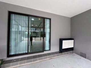 Casa adosada en alquiler de 3 habitaciones en Bang Phli, Samut Prakan