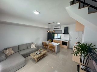 Casa adosada en alquiler de 3 habitaciones en Bang Phli, Samut Prakan
