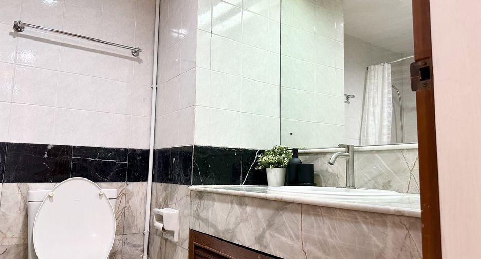 For rent studio condo in Pathum Wan, Bangkok