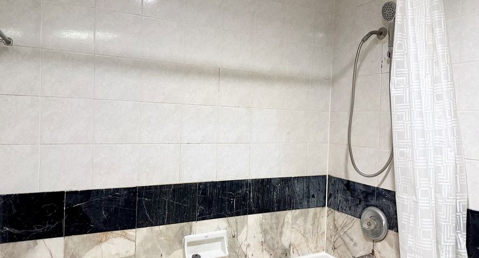 For rent studio condo in Pathum Wan, Bangkok