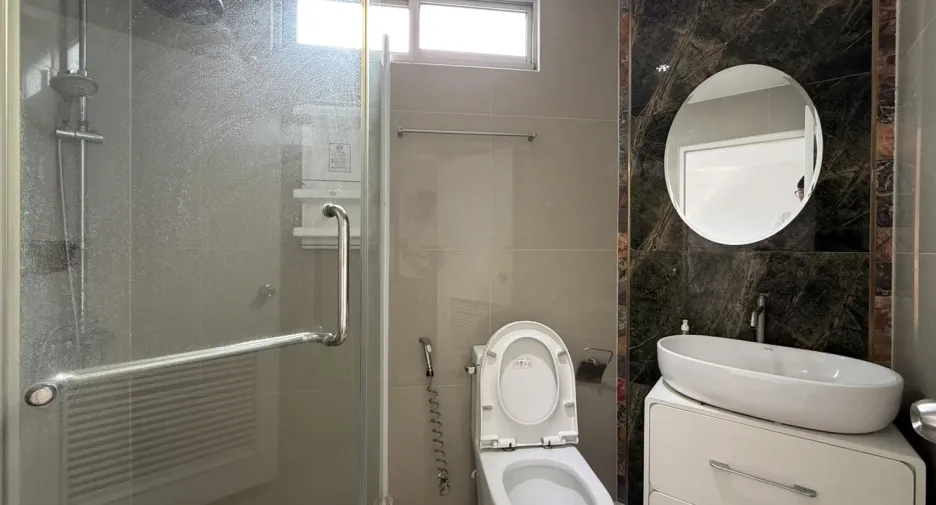 For rent 2 bedrooms condo in Watthana, Bangkok