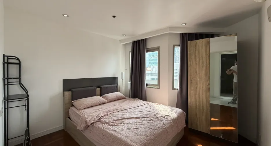 For rent 2 bedrooms condo in Watthana, Bangkok