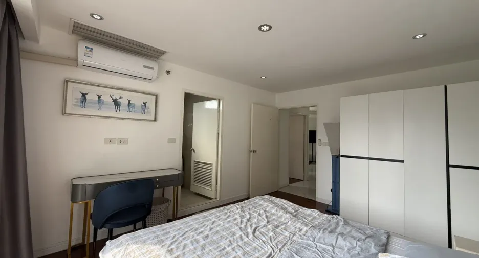 For rent 2 bedrooms condo in Watthana, Bangkok