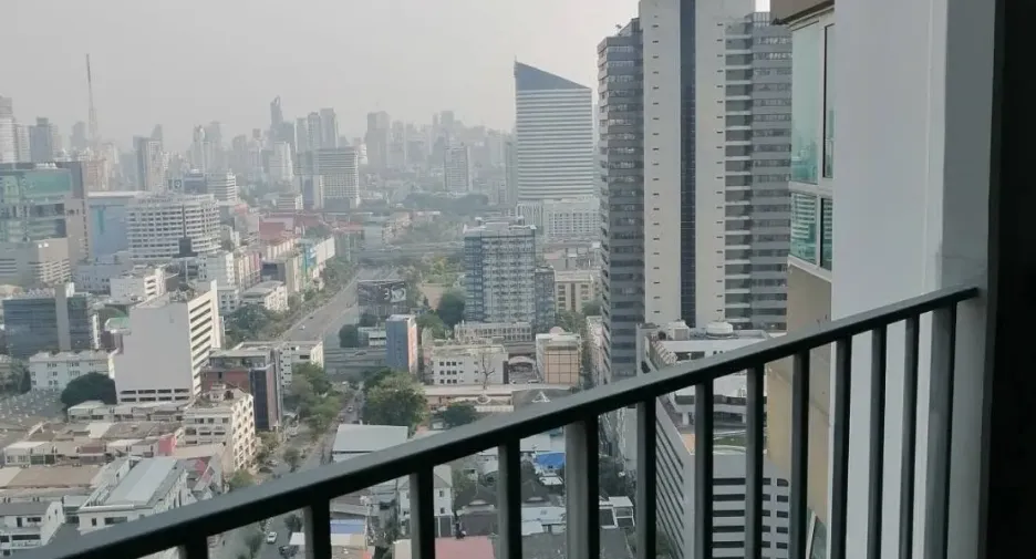 Condo en alquiler de 2 habitaciones en Huai Khwang, Bangkok
