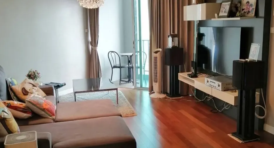 Condo en alquiler de 2 habitaciones en Huai Khwang, Bangkok
