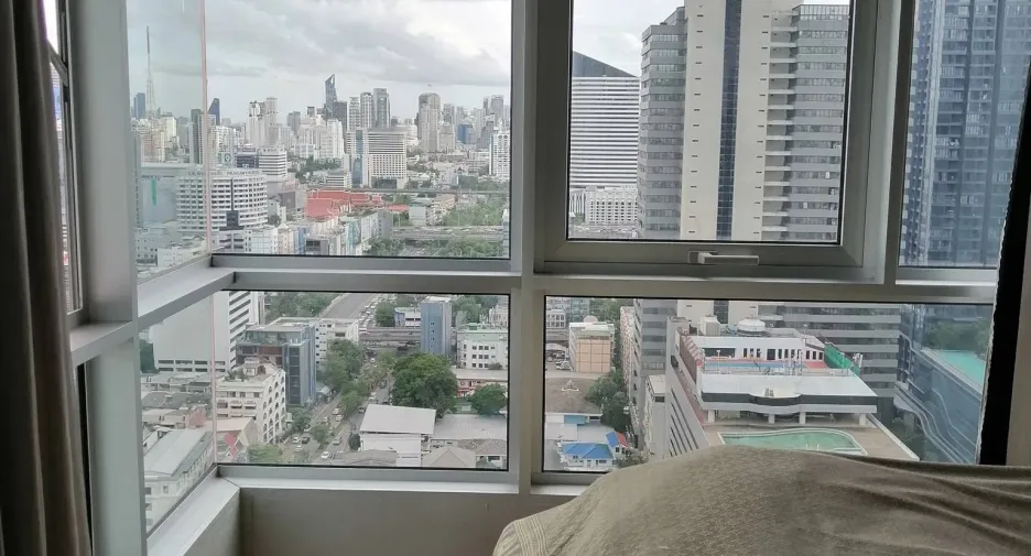 Condo en alquiler de 2 habitaciones en Huai Khwang, Bangkok