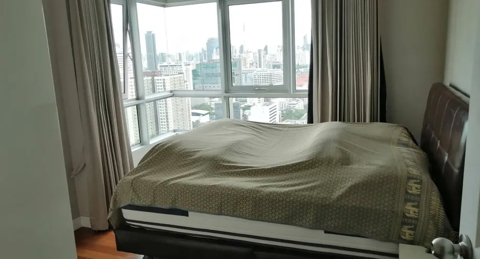 Condo en alquiler de 2 habitaciones en Huai Khwang, Bangkok