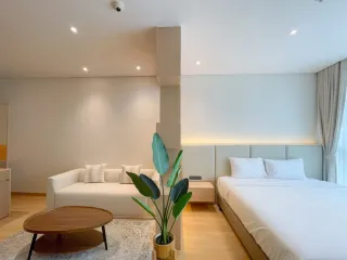 Wohnung zur Miete mit Studio in Khlong Toei, Bangkok