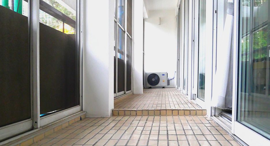 For rent 3 bedrooms apartment in Khlong Toei, Bangkok