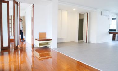 For rent 3 bedrooms apartment in Khlong Toei, Bangkok