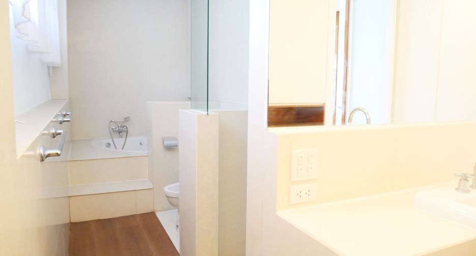 For rent 3 bedrooms apartment in Khlong Toei, Bangkok