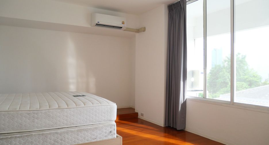 For rent 3 bedrooms apartment in Khlong Toei, Bangkok