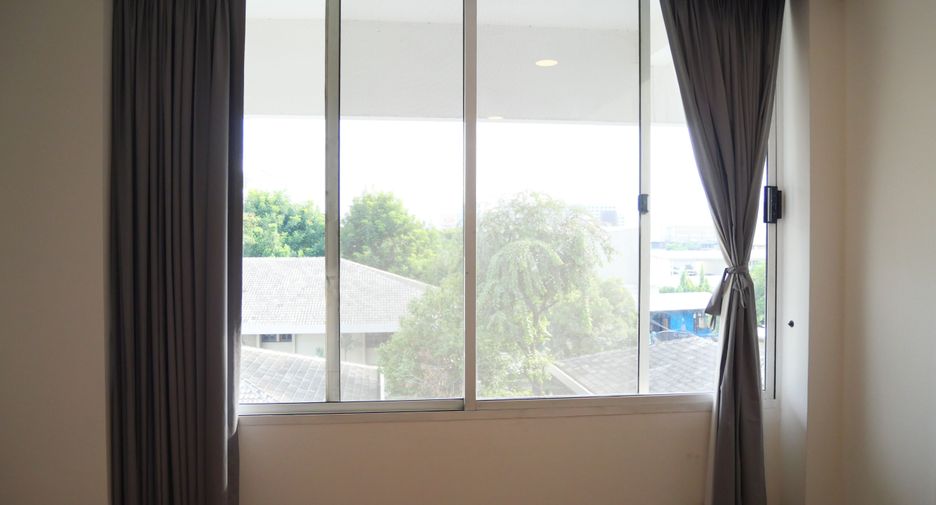 For rent 3 bedrooms apartment in Khlong Toei, Bangkok