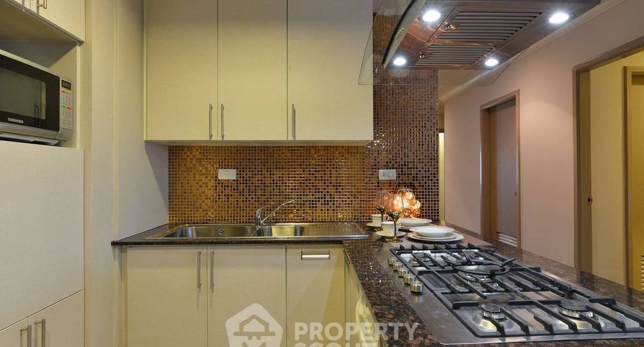 For rent 3 bedrooms apartment in Watthana, Bangkok