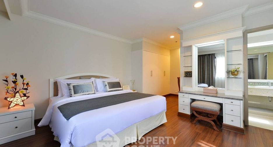 For rent 3 bedrooms apartment in Watthana, Bangkok