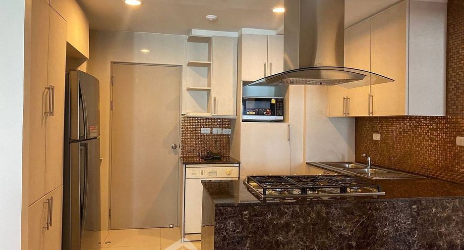 For rent 3 bedrooms apartment in Watthana, Bangkok