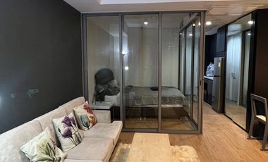 Wohnung zur Miete mit 1 Zimmer in Bang Rak, Bangkok