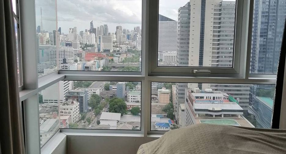 For rent 2 bedrooms condo in Huai Khwang, Bangkok