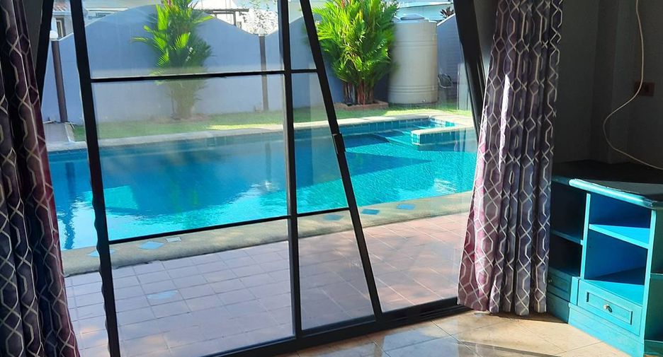 For rent 3 bedrooms villa in Bang Lamung, Chonburi