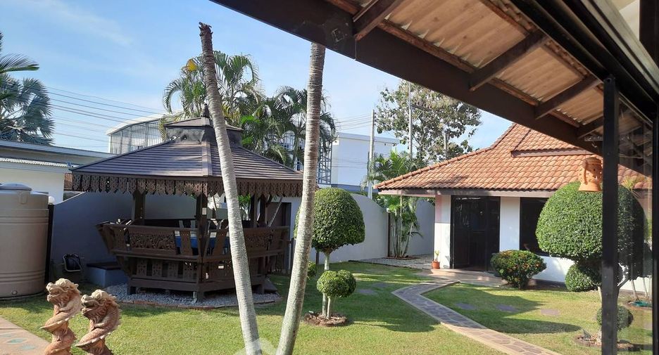 For rent 3 bedrooms villa in Bang Lamung, Chonburi