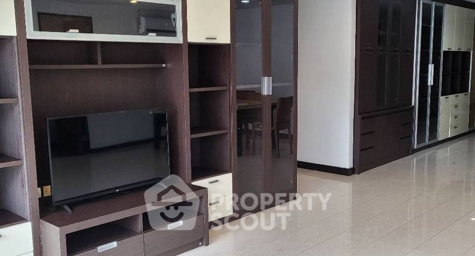 Condo en alquiler de 3 habitaciones en Watthana, Bangkok