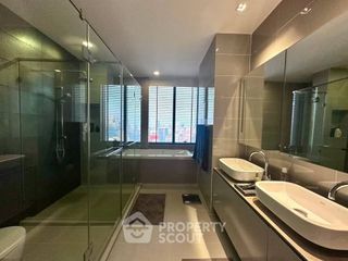 For rent 3 bedrooms condo in Bang Rak, Bangkok