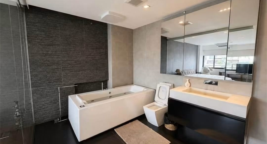 Condo en alquiler de 2 habitaciones en Yan Nawa, Bangkok