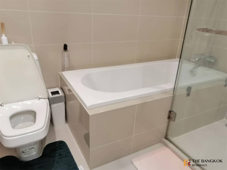 Продажа 2 спальни кондо в Хуаи Кхщанг, Бангкок